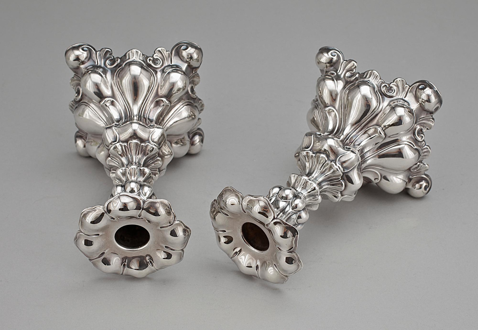 LJUSSTAKAR, ett par, silver, rokokostil, C.G. Hallberg, Stockholm, 1939.