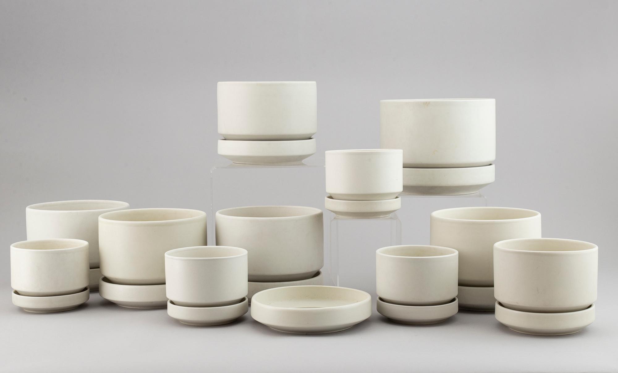 RICHARD LINDH, 11 flower pots, Arabia, Finland, 1975-1981. - Bukowskis