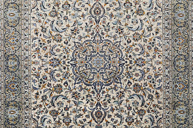 Matta, Kashan, ca 345 x 241 cm.