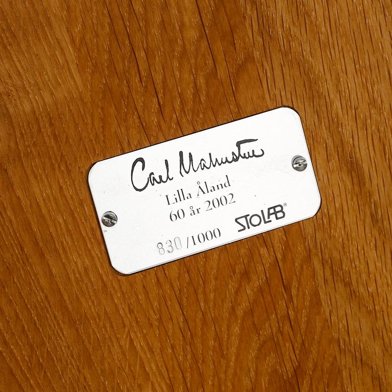 STOLAR, ett par. "Lilla Åland", Carl Malmsten, Stolab. Jubileumsutgåva, utgivna 2002. Numrerade 829/1000 och 830/1000.