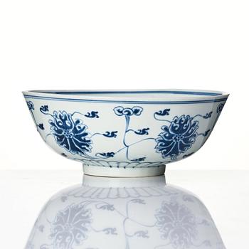 A blue and white lotus bowl, Qing dynasty, 19th Century.