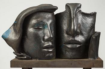 Hertha Hillfon, monumental skulptur, glaserad keramik, utförd i egen ateljé.