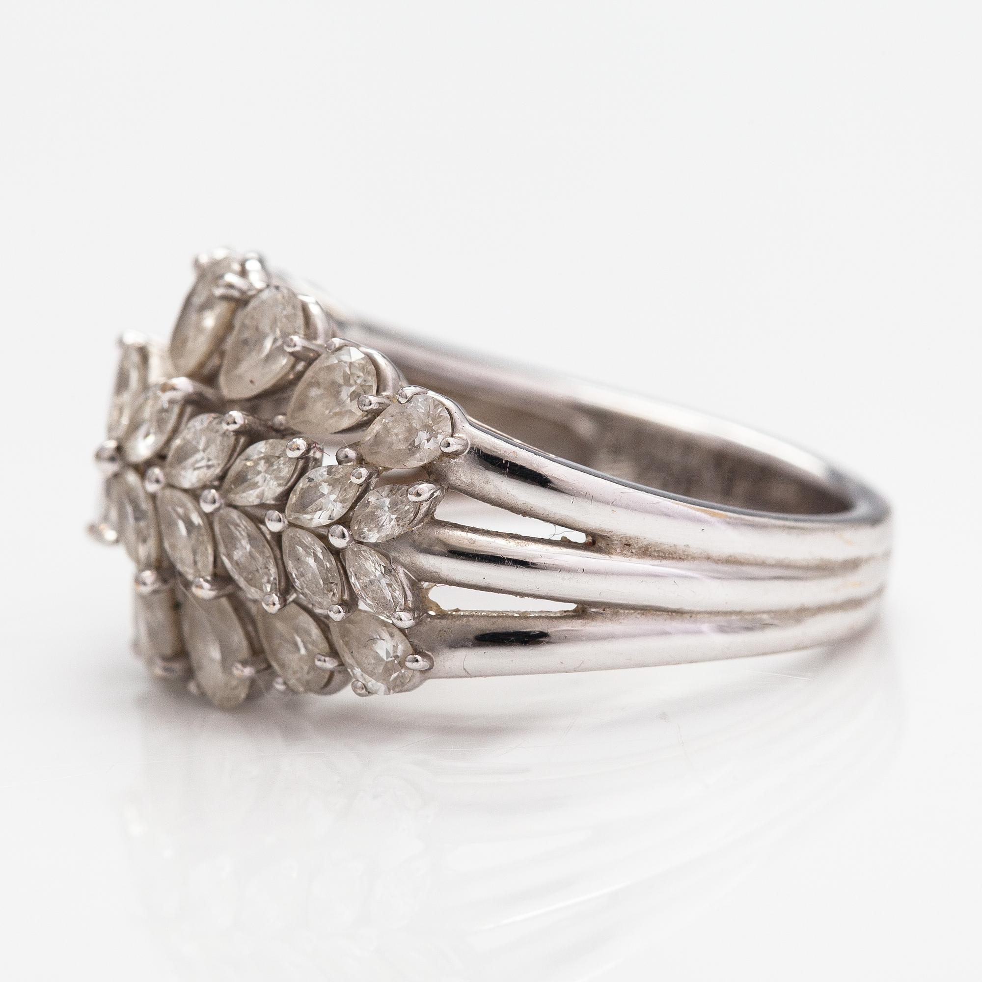 Ring, 18K vitguld och diamanter ca 2.53 ct tot enligt gravyr.