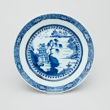 TALLRIKAR, 4 st, porslin, Kina, 1700 samt 1800-tal.