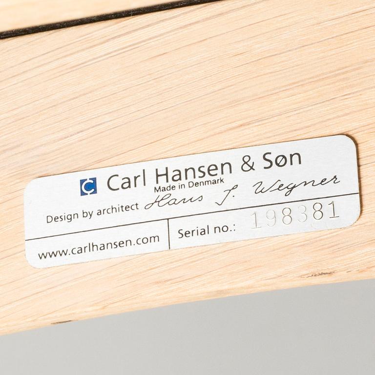 HANS J. WEGNER, stolar 6 st, "CH 20", för Carl Hansen & Søn.