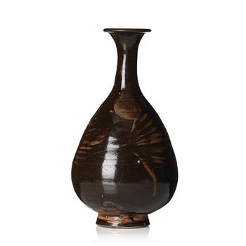 A brown glazed vase, Song dynasty (960-1279).