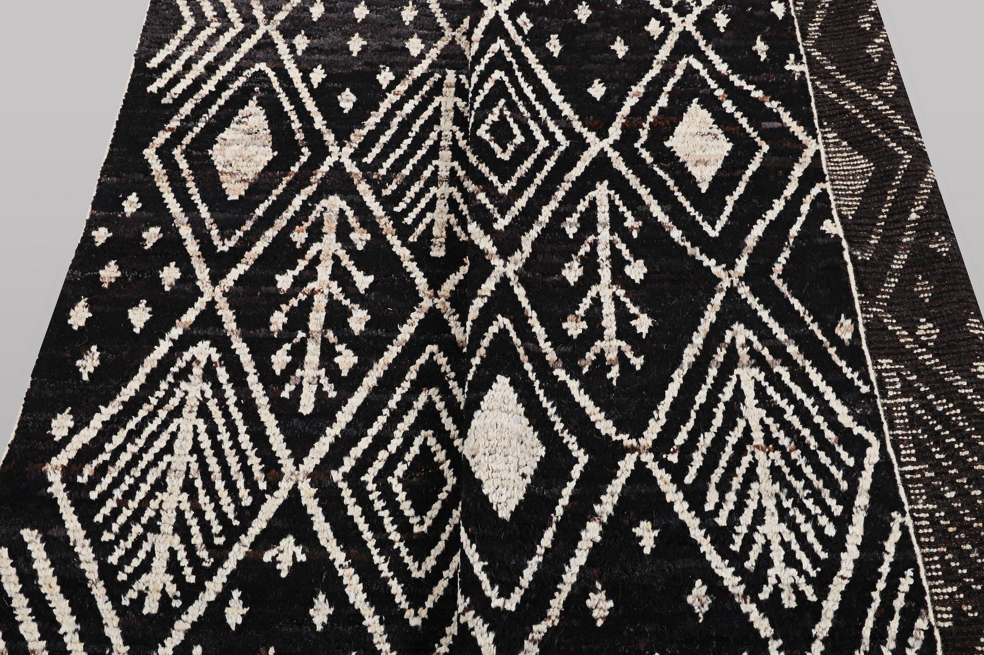 Matta, Marocko Berber, ca 296 x 259 cm.