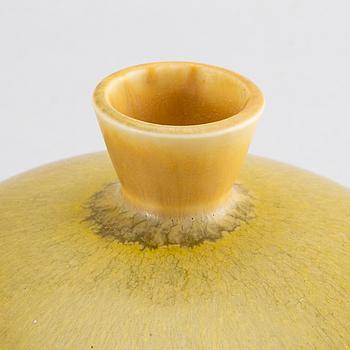 BERNDT FRIBERG, vas, klotformad med gul glasyr, keramik, Gustavsberg.