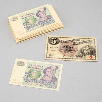 64 5 kronor bills, 1938- 1981.
