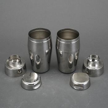 SHAKER, ett par, vitmetall, Alessi, 1900-talets andra hälft.