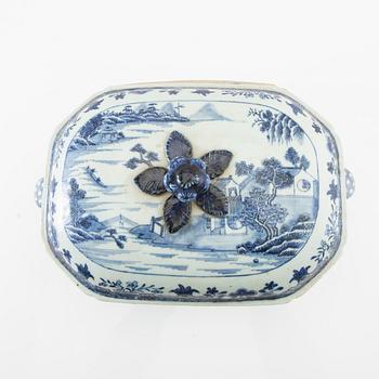 Tureen with lid, China Qianlong (1736-95) porcelain.