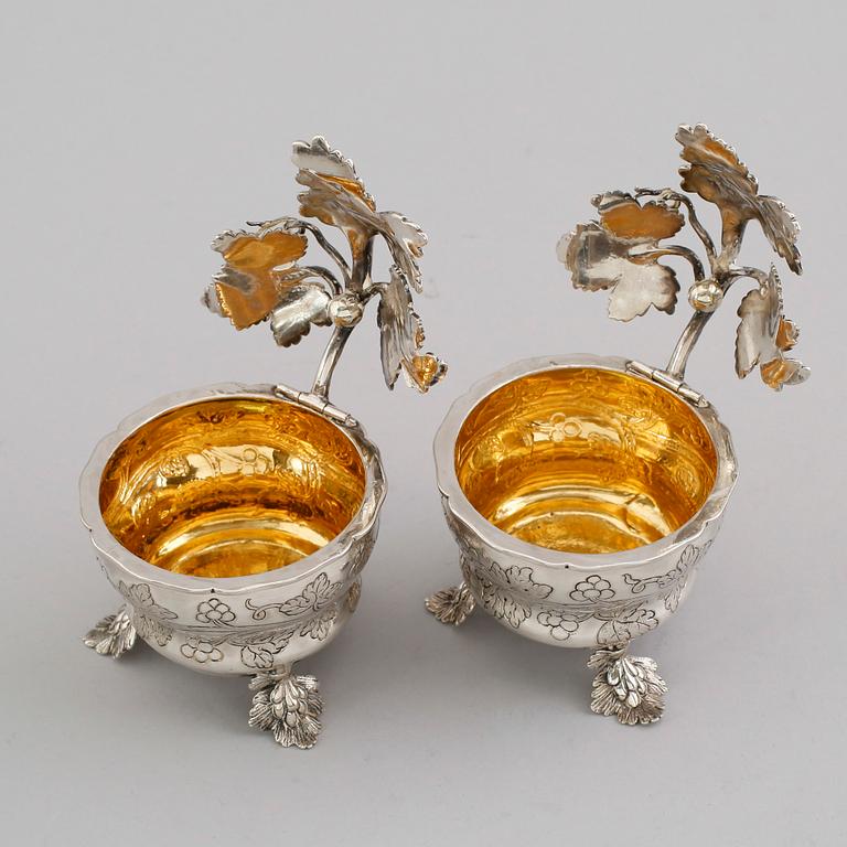A pair of German 18th century parcel gilt jelly-pots, marks of  Johann Christoph Seelingslow, Magdeburg.