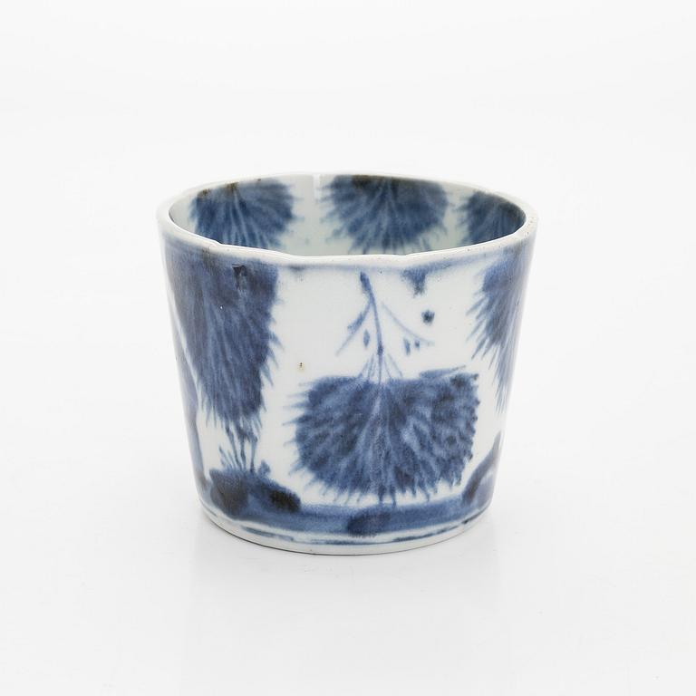 Mugg, porslin, Japan, Meiji (1868-1912) och vas, Meiji, tidigt 1900-tal.