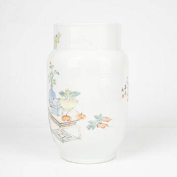 Vas, porslin, Kina, 1900-tal.