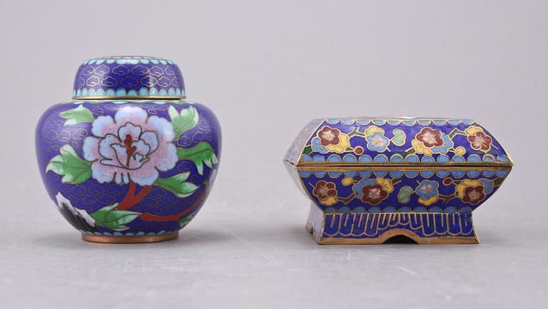 LOCKASK samt LOCKURNA, cloisonne, Kina, 1900-tal.