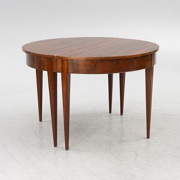 A late Gustavian dining table, 19th century.