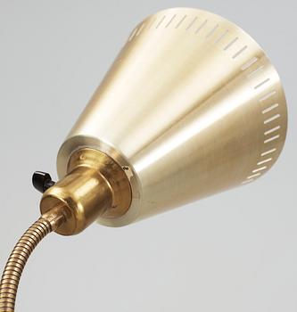 GOLVLAMPA, mässing och metall, 1960-tal.