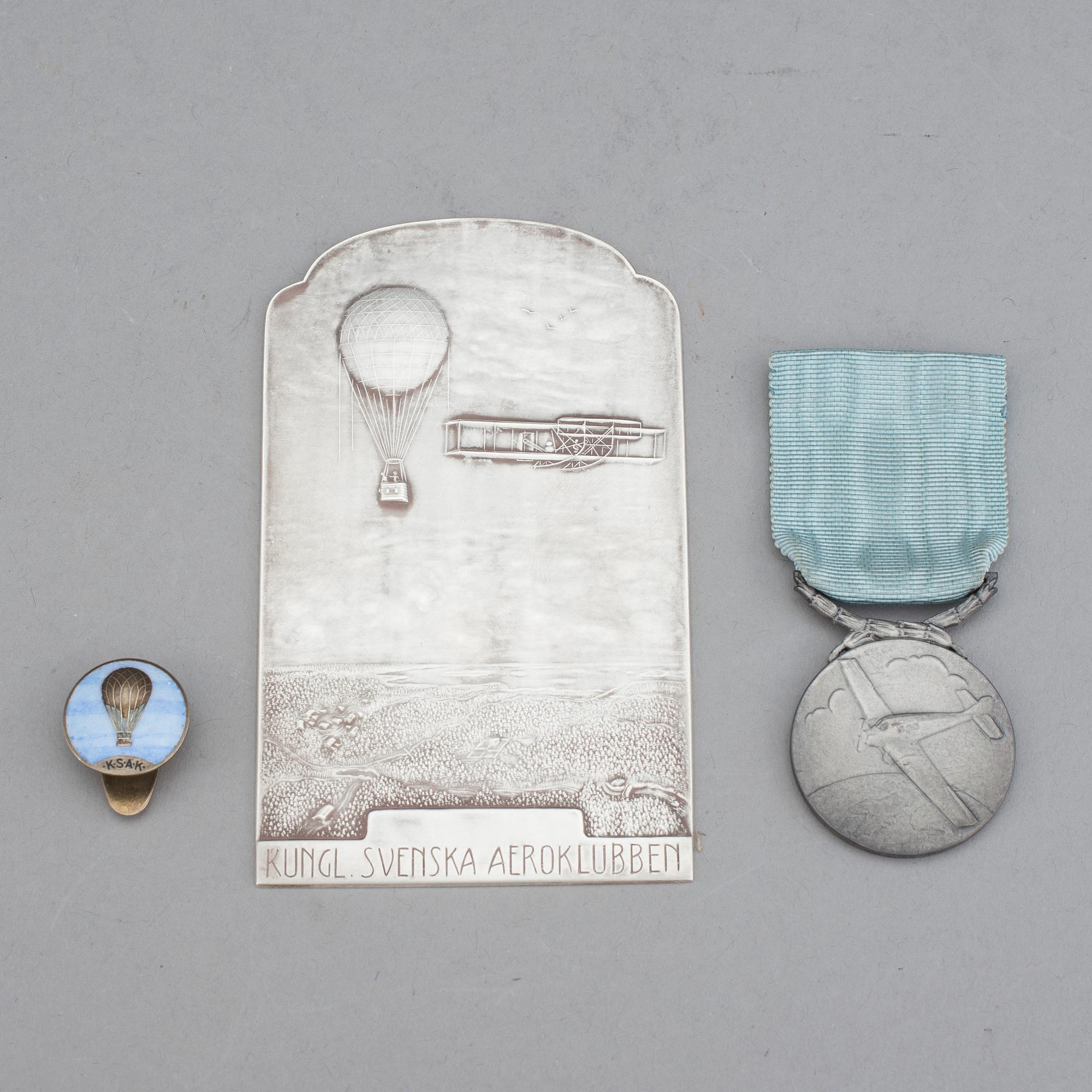 GRÖNLANDSFLYGNING, FLYGMEMORABILIA, 3 delar, silver, bla Kungliga Svenska Aeroklubben, 1930-31.