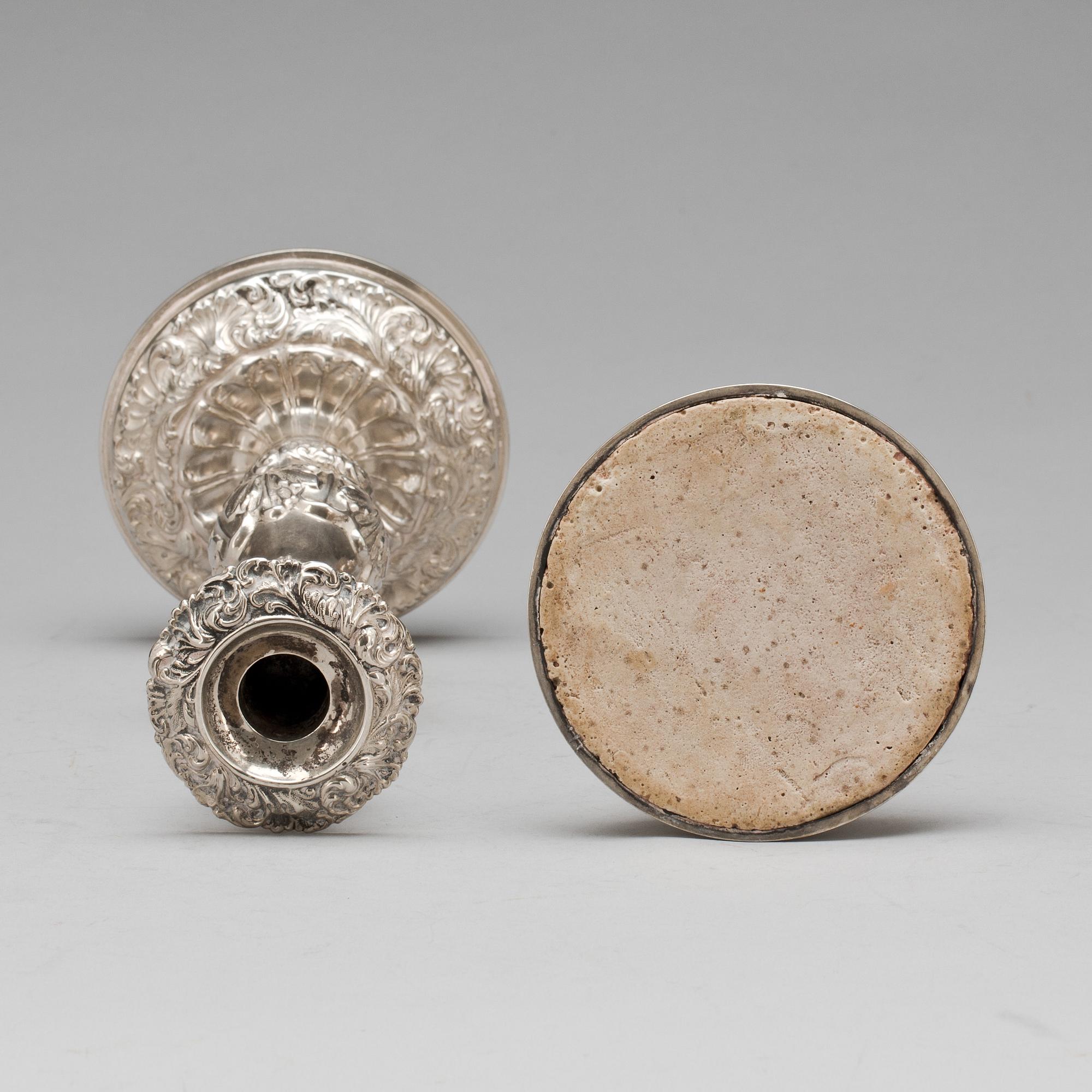 LJUSSTAKAR, ett par, silver.  Gustav Möllenborg, 1842 Stockholm,