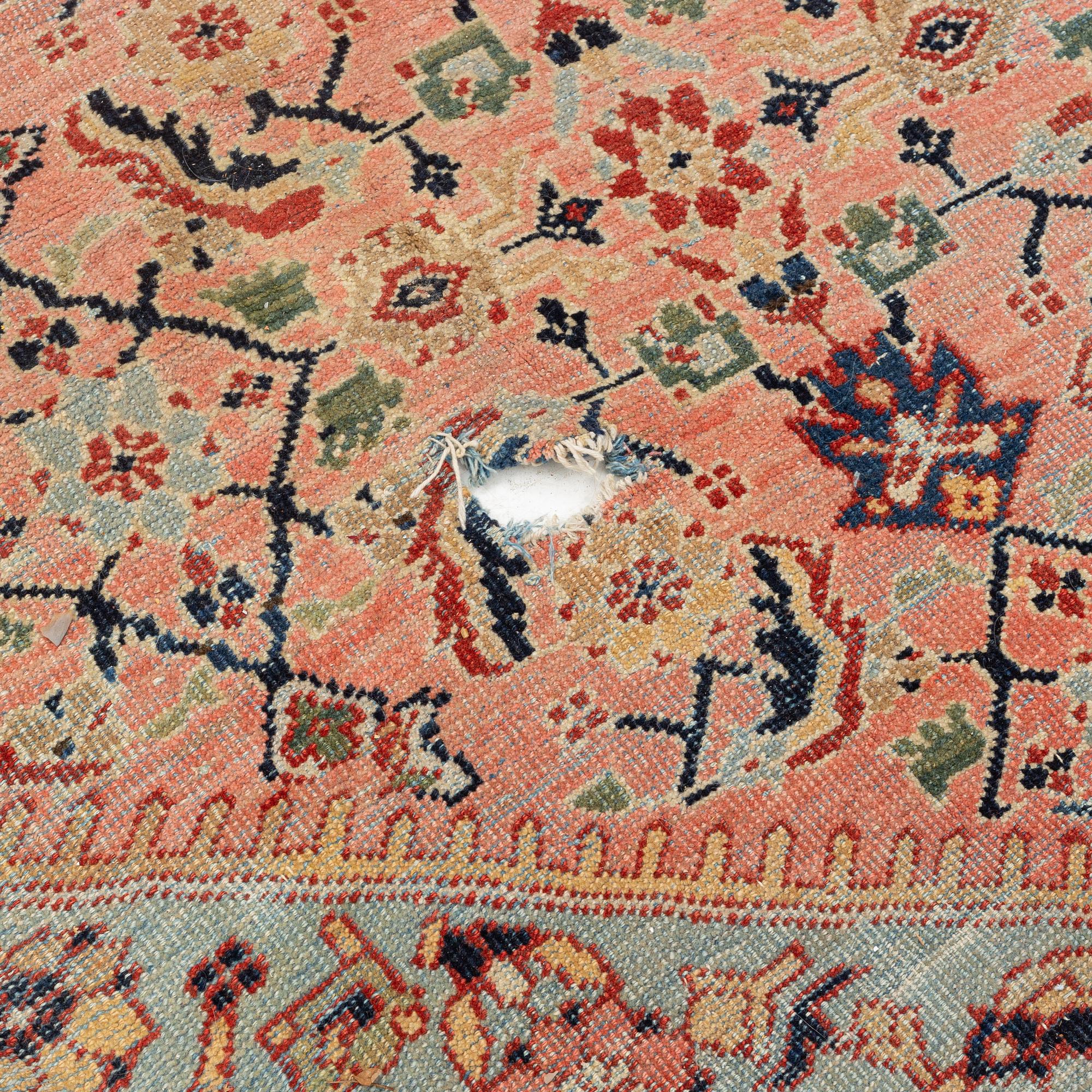 Matta, orientalisk, semiantik, ca 415 x 365 cm.