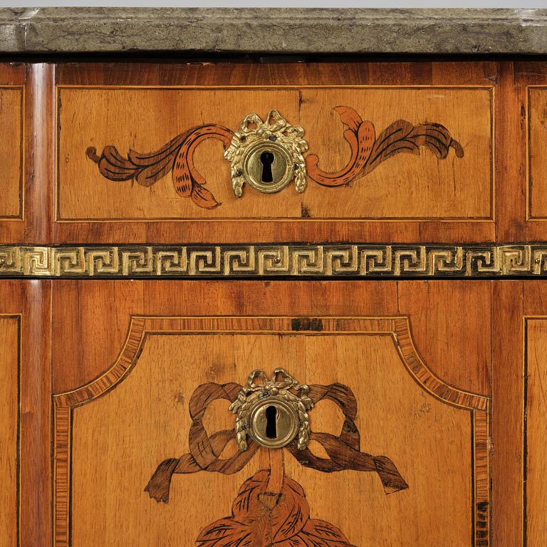 A Gustavian commod attributed to Jonas Hultsten (1773-94).