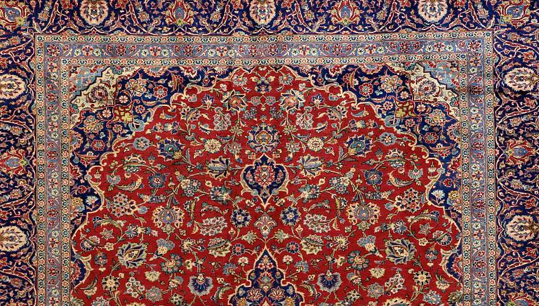 A carpet, Kashan, ca 405 x 305 cm.