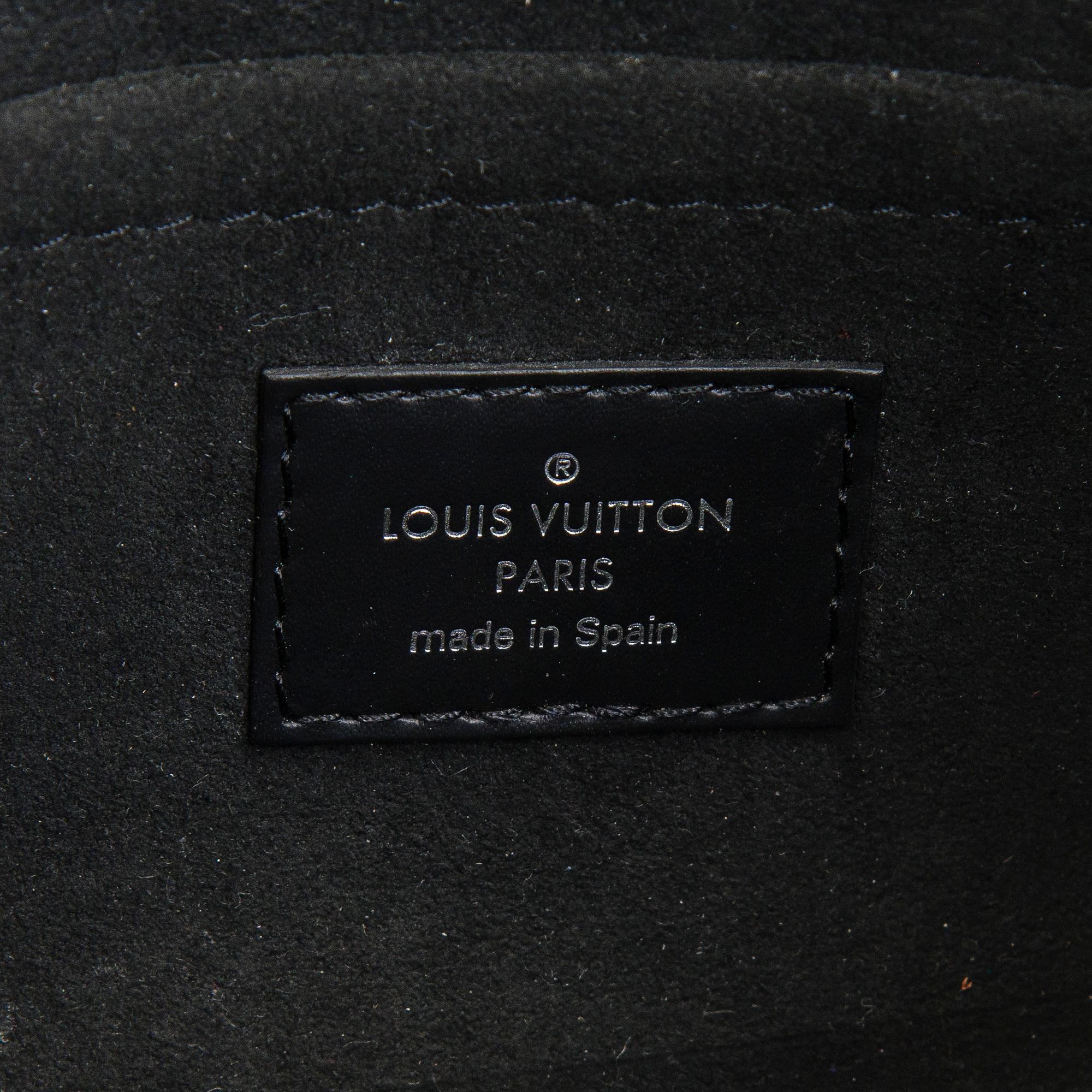 Louis Vuitton, a 'Neverfull MM' bag.