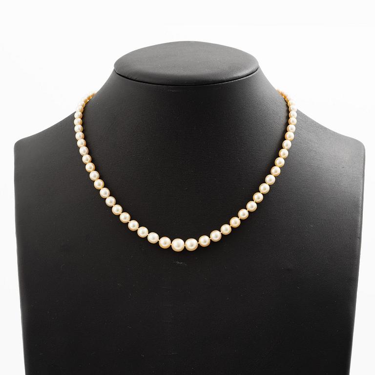 Collier pärlor lås 18K vitguld med åttkantslipade diamanter.