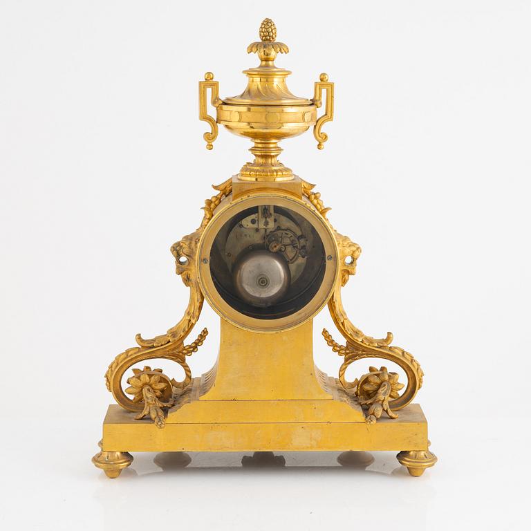 A Louis XVI-style mantle clock, 19th century.