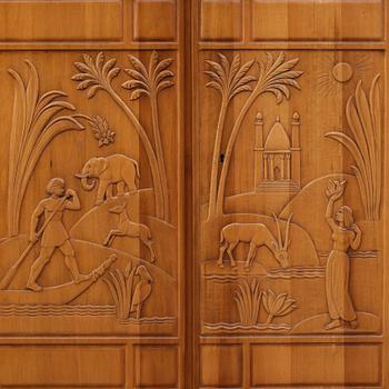 SKÅP, Eugene Höglund, Bildhugg-verkstad, Vetlanda, 1900-talets mitt.