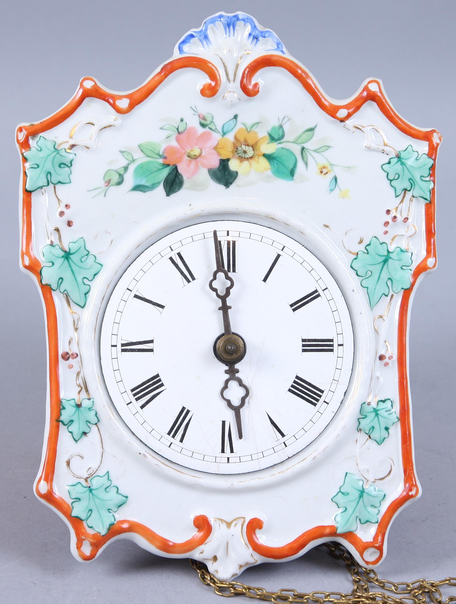 VÄGGPENDYL, s k Schwarzwaldur, porslin, 1800/1900-tal.
