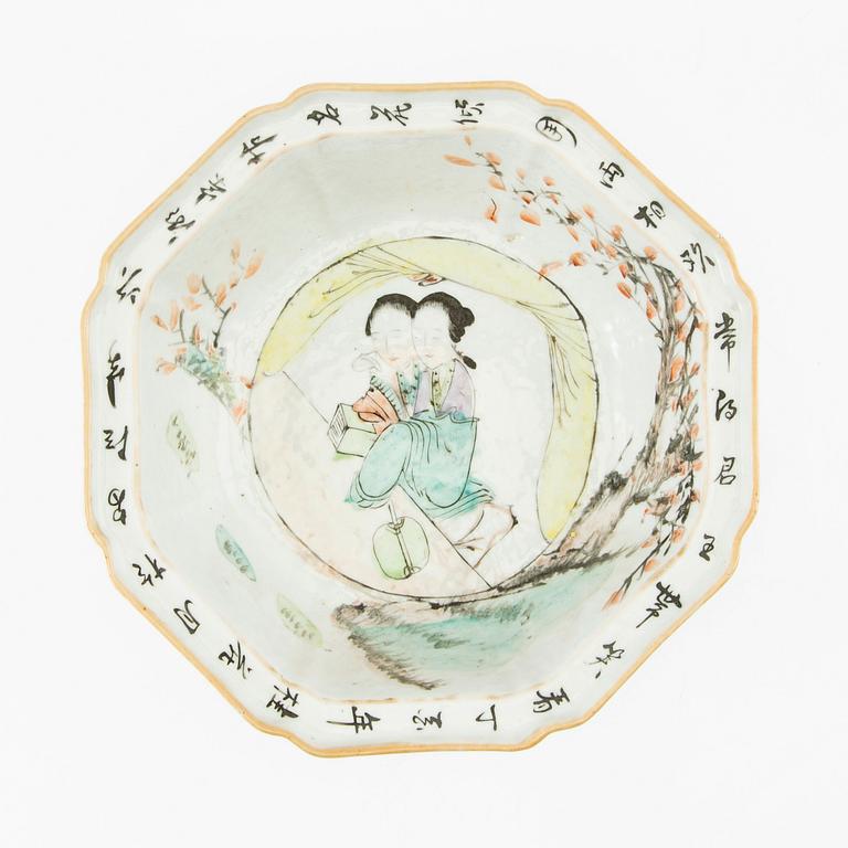 A Chinese basin, late Qingdynasty/early 20th century.