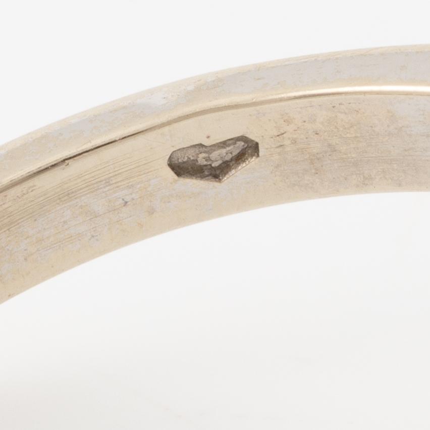 Ring, 14K vitguld med safir och briljantslipade diamanter, Österrike.