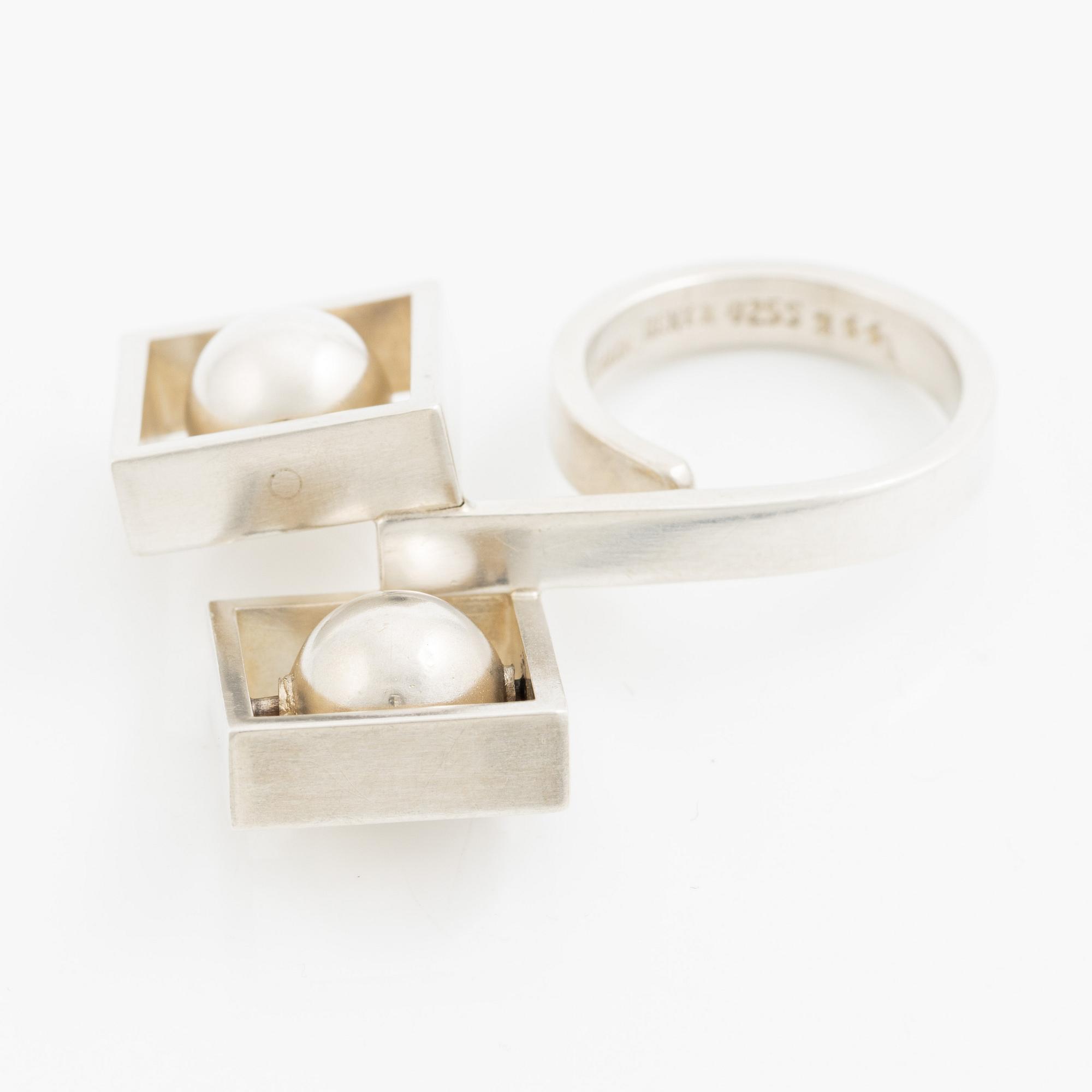 Bent Knudsen, ring, silver med rörliga kulor. Ca 1960-tal.
