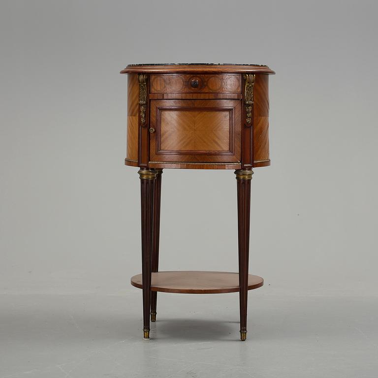 SÄNGBORD, empire-stil, 1800-talets andra hälft, Frankrike, Paris. Signerad "Krieger".