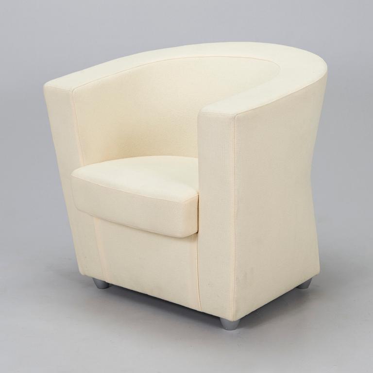 Eero Aarnio, nojatuoli, "Studio-tuoli", Arto Nyberg Show, suunniteltu 2007.