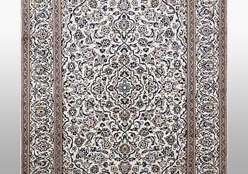 A carpet, Kashan, ca 300 x 199 cm.