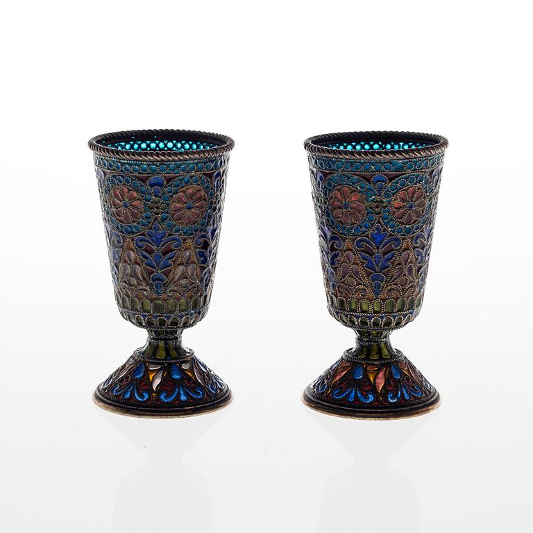 A PAIR OF CUPS, Plique-à-jour enamel and silver, Pavel Ovtchinnikov, Moscow ca 1900.