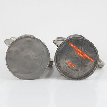 Kannor, två stycken, samt kallskål, tenn, olika mästare, 1800-tal.