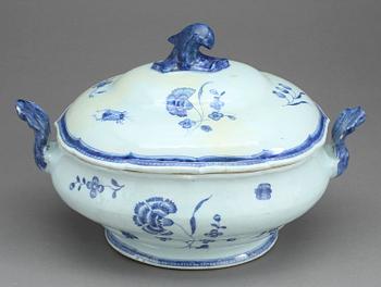 LOCKTERRIN, porslin, Kina, 1700-tal.