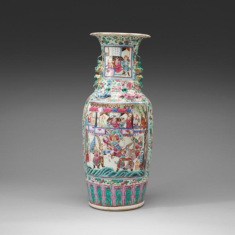 A large famille rose vase, 19th century.