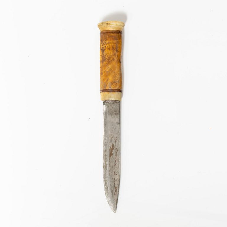 Nils Nilsson Skums egen kniv, signerad och daterad 1935.
