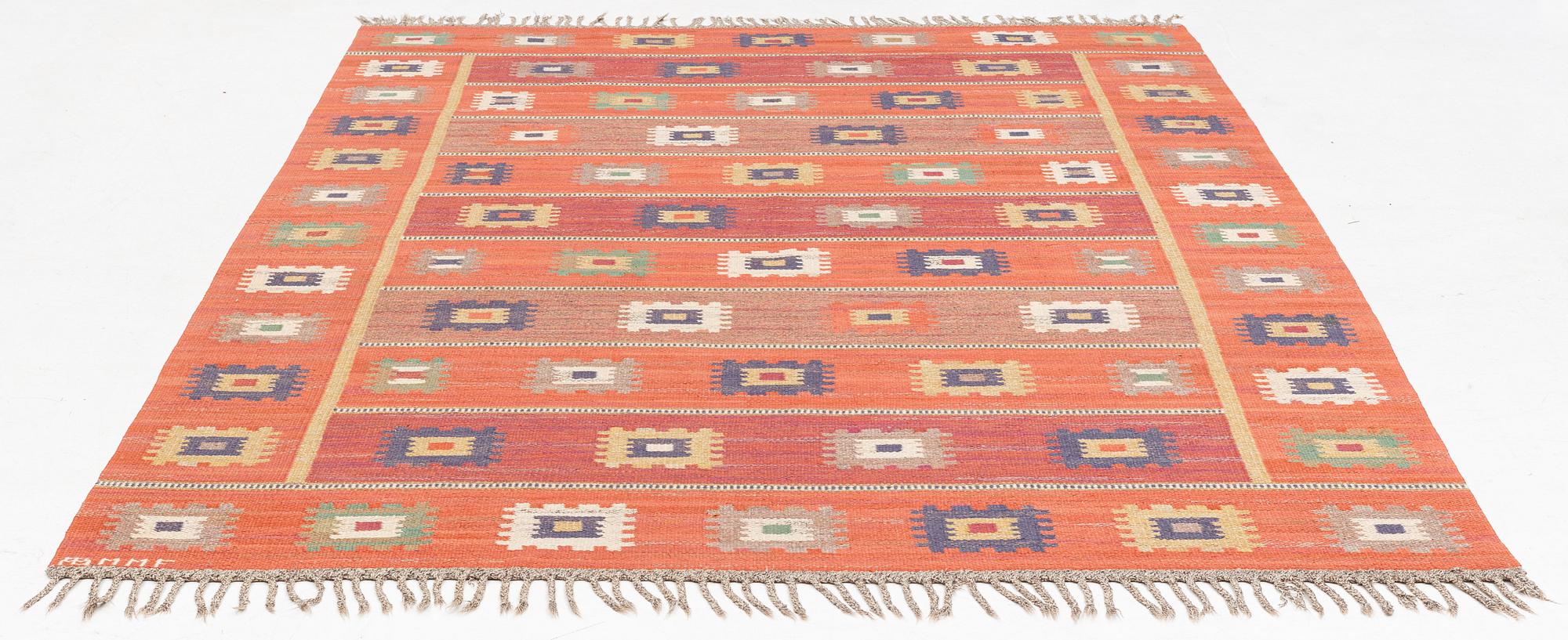 Märta Måås-Fjetterström, matta, "Röd grön äng", rölakan, ca 299 x 206 cm, signerad AB MMF.