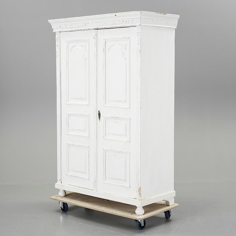 KLÄDSKÅP, 1900-talets första hälft.