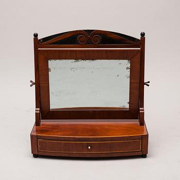 LÅDSPEGEL / PIGTITTARE,  biedermeier, 1820-1840.