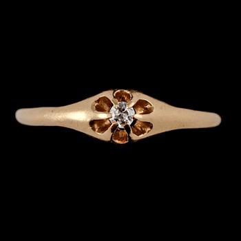 RINGAR 3 st, 18k guld med fasettslipad almandit respektive diamanter, 1900-tal. Vikt 6 g.