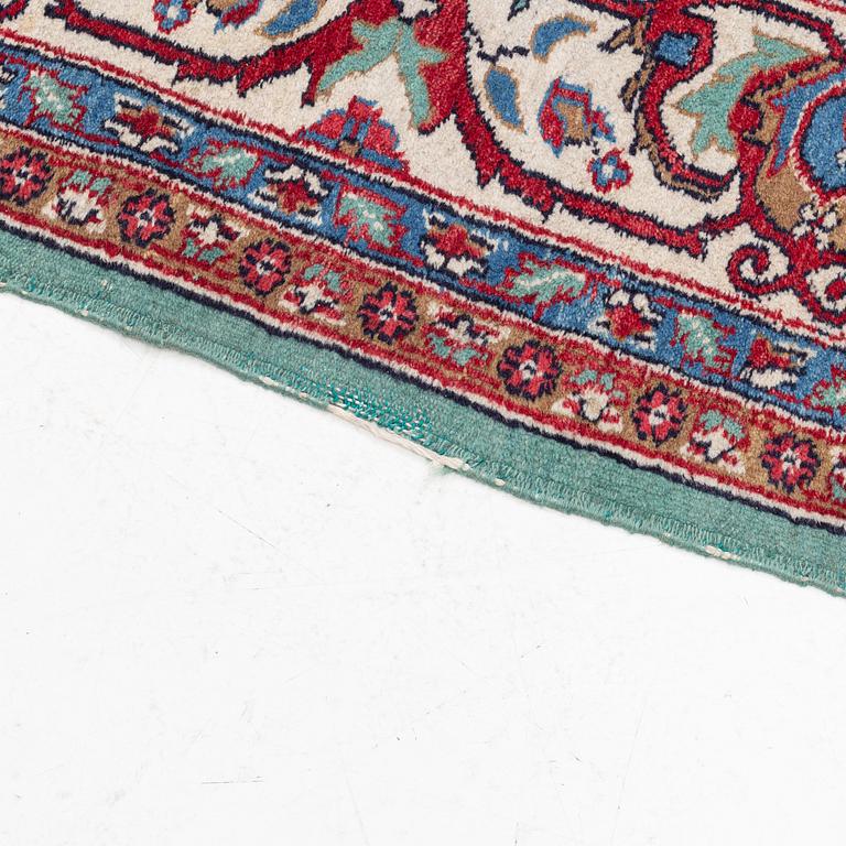 Matta, Oriental ca 285 x 185 cm.