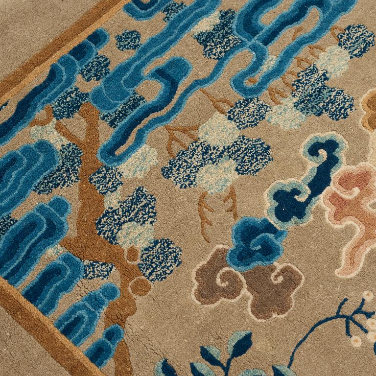 RUG. Semi-antique China. 120.5 x 231,5 cm.
