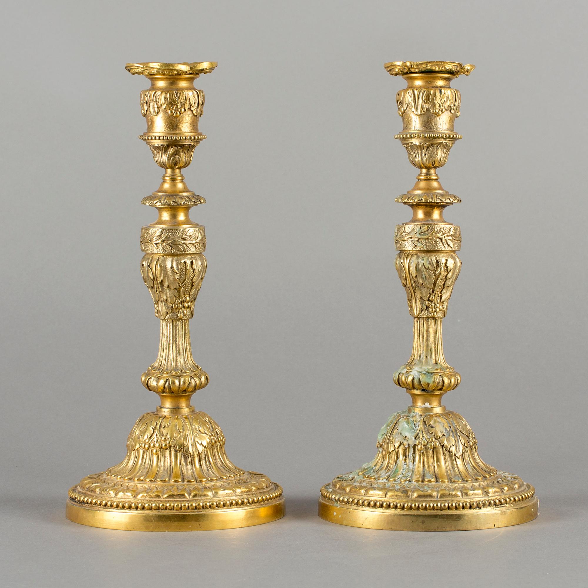 LJUSSTAKAR, ett par, brons, 1800-talets slut.