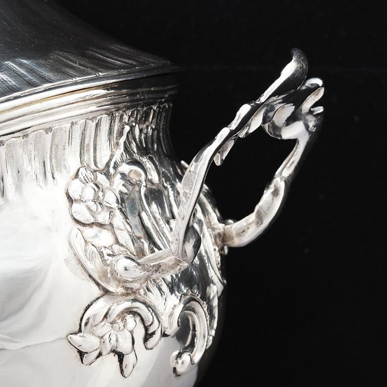 Daniel Lundgren, terrin med lock, silver (verksam Reval 1771-83). Rokoko.